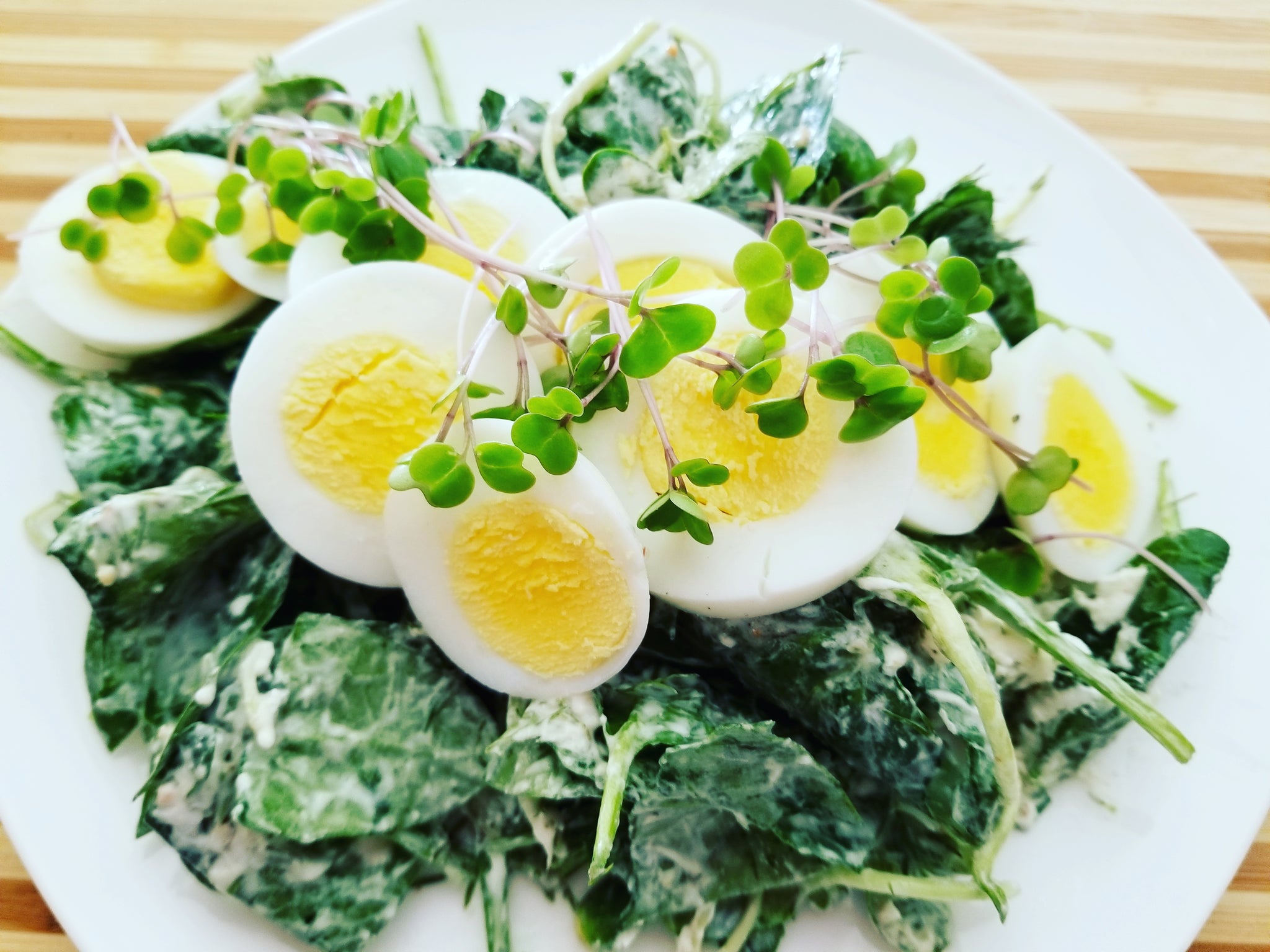 Power Breakfast: Spinach Salad with Goat Cheese and Eggs!